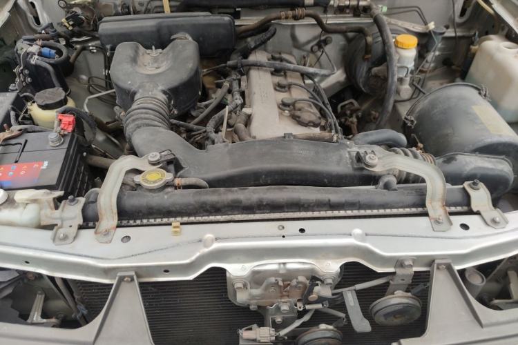 Used Nissan ZN Van 2013 2.4L Two-Wheel Drive Standard Model with 5 Seats Engine Bay