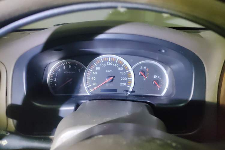Used Nissan ZN Van 2013 2.4L Two-Wheel Drive Standard Model with 5 Seats Instrument Cluster