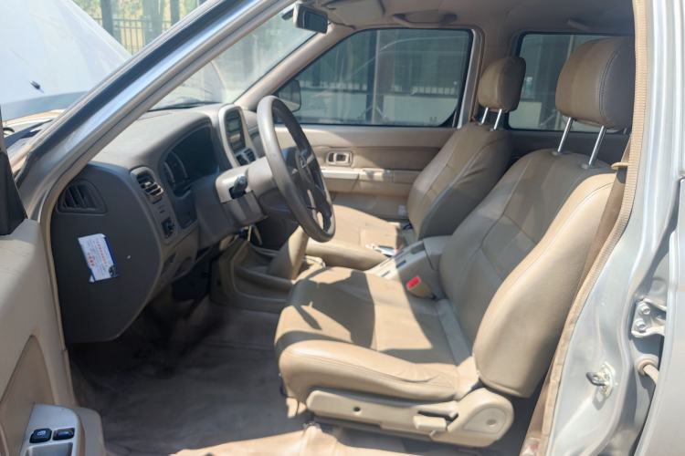 Used Nissan ZN Van 2013 2.4L Two-Wheel Drive Luxury Version 5 Seats Left Front Seat