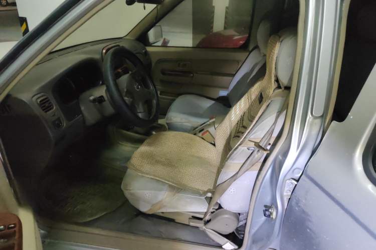 Used Nissan ZN Van 2013 2.4L Two-Wheel Drive Standard Model with 5 Seats Left Front Seat