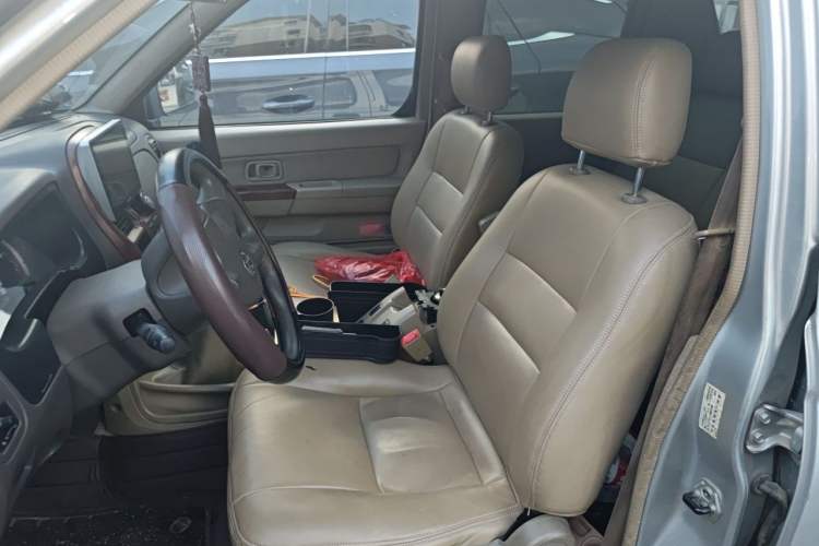 Used Nissan ZN Van 2013 2.4L Two-Wheel Drive Standard Model with 5 Seats Left Front Seat
