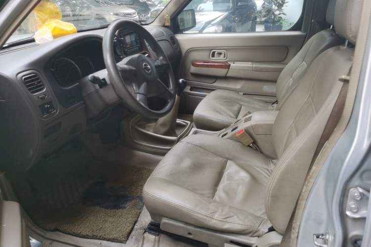 Used Nissan ZN Van 2013 2.4L Two-Wheel Drive Standard Model with 5 Seats Left Front Seat