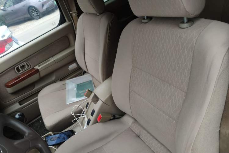 Used Nissan ZN Van 2013 2.4L Two-Wheel Drive Standard Model with 5 Seats Left Front Seat