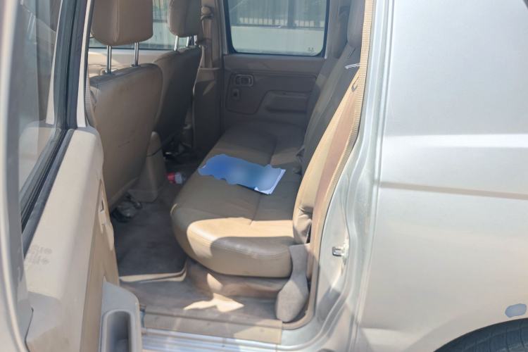 Used Nissan ZN Van 2013 2.4L Two-Wheel Drive Luxury Version 5 Seats Left Rear Seat