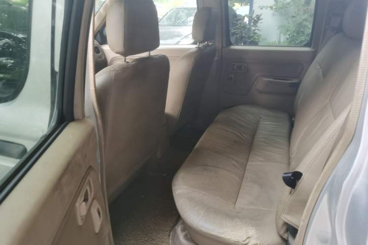 Used Nissan ZN Van 2013 2.4L Two-Wheel Drive Standard Model with 5 Seats Left Rear Seat
