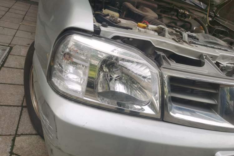 Used Nissan ZN Van 2013 2.4L Two-Wheel Drive Standard Model with 5 Seats Right Front Headlight