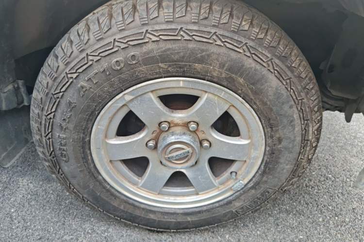 Used Nissan ZN Van 2013 2.4L Two-Wheel Drive Standard Model with 5 Seats Right Front Wheel Hub