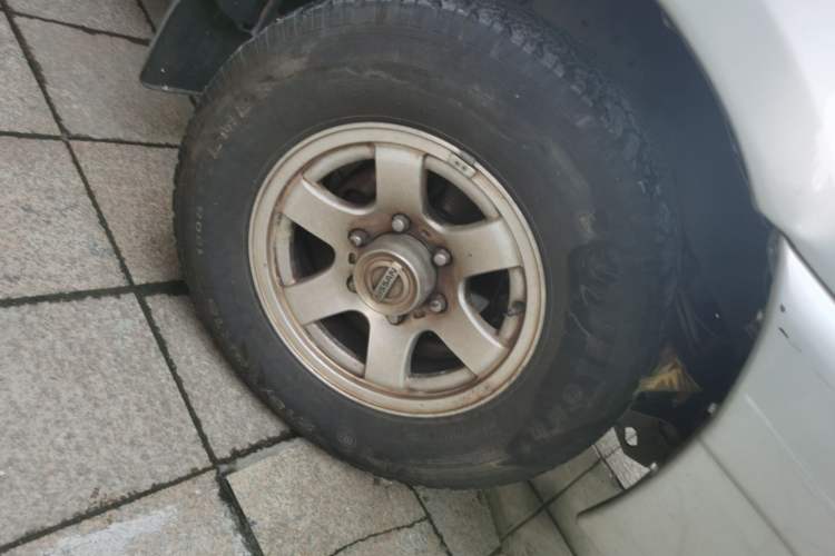 Used Nissan ZN Van 2013 2.4L Two-Wheel Drive Standard Model with 5 Seats Right Front Wheel Hub