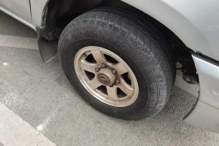 Used Nissan ZN Van 2013 2.4L Two-Wheel Drive Standard Model with 5 Seats Right Front Wheel Hub