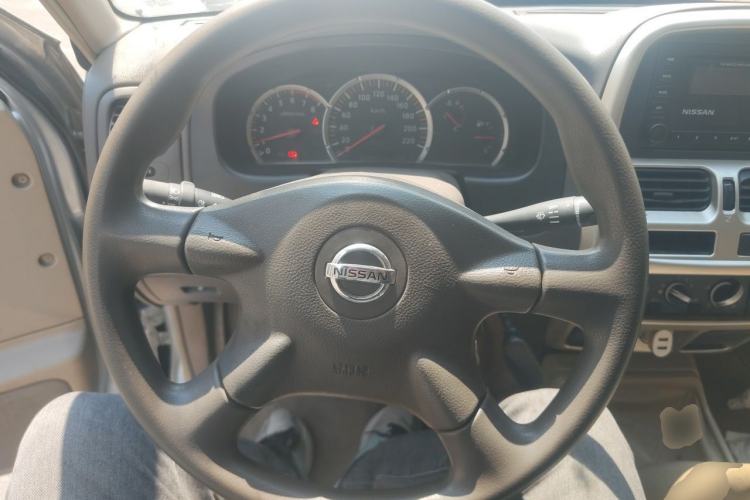 Used Nissan ZN Van 2013 2.4L Two-Wheel Drive Luxury Version 5 Seats Steering Wheel
