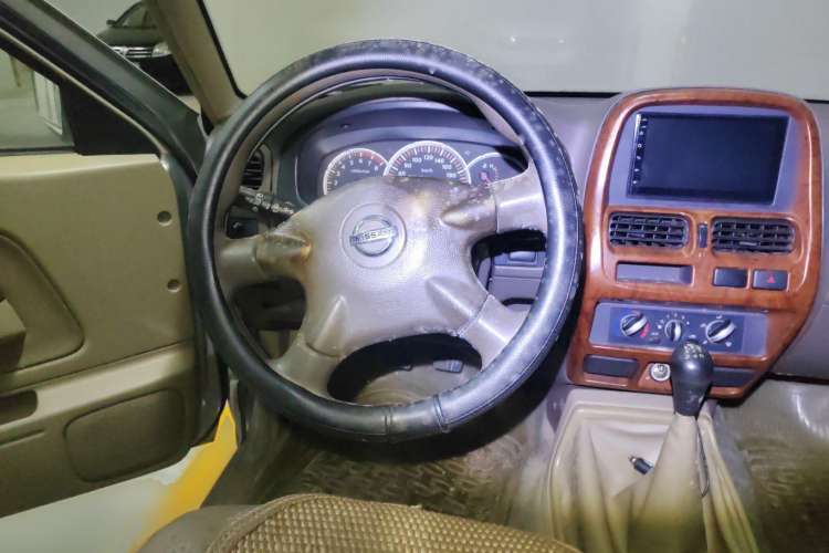 Used Nissan ZN Van 2013 2.4L Two-Wheel Drive Standard Model with 5 Seats Steering Wheel