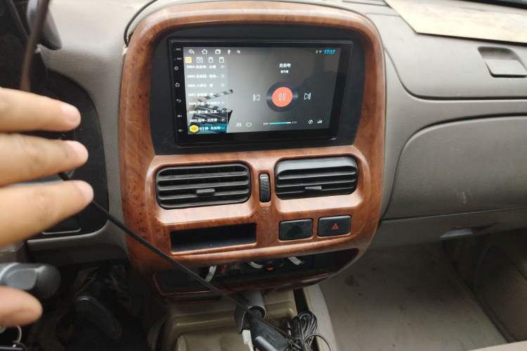 Used Nissan ZN Van 2013 2.4L Two-Wheel Drive Standard Model with 5 Seats Audio And AC Panel