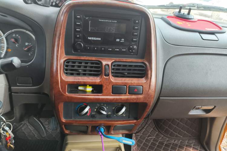 Used Nissan ZN Van 2013 2.4L Two-Wheel Drive Standard Model with 5 Seats Audio And AC Panel