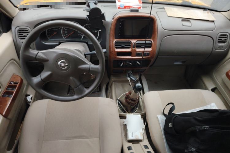 Used Nissan ZN Van 2013 2.4L Two-Wheel Drive Standard Model with 5 Seats Center Console