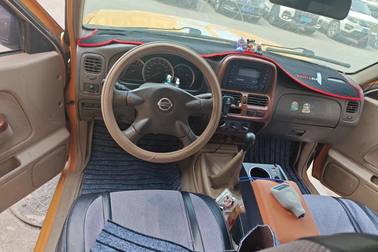 Used Nissan ZN Van 2013 2.4L Two-Wheel Drive Standard Model with 5 Seats Center Console