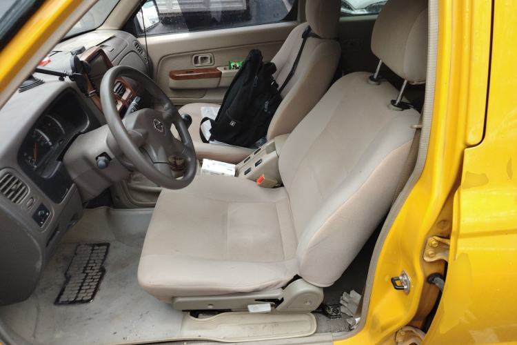 Used Nissan ZN Van 2013 2.4L Two-Wheel Drive Standard Model with 5 Seats Left Front Seat