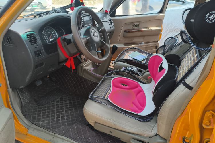 Used Nissan ZN Van 2013 2.4L Two-Wheel Drive Standard Model with 5 Seats Left Front Seat
