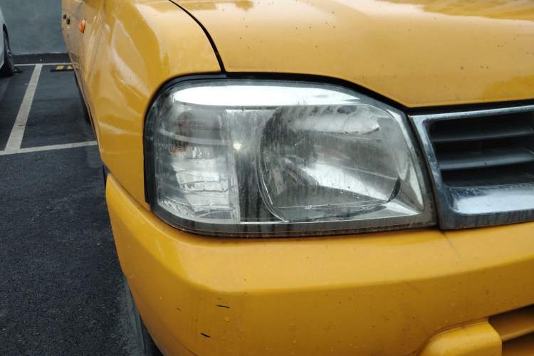 Used Nissan ZN Van 2013 2.4L Two-Wheel Drive Standard Model with 5 Seats Right Front Headlight