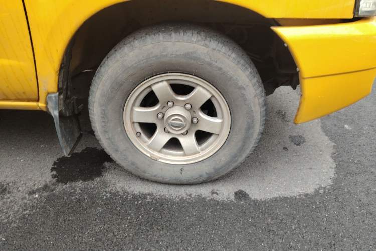Used Nissan ZN Van 2013 2.4L Two-Wheel Drive Standard Model with 5 Seats Right Front Wheel Hub