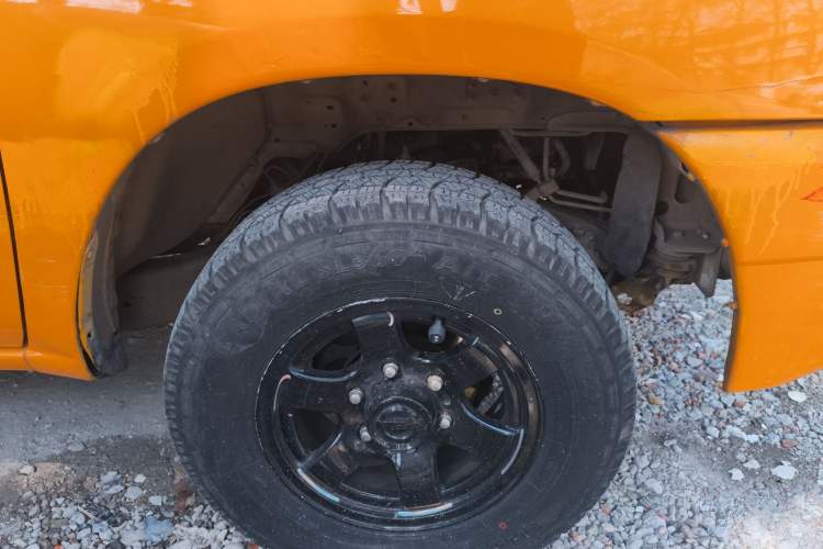Used Nissan ZN Van 2013 2.4L Two-Wheel Drive Standard Model with 5 Seats Right Front Wheel Hub
