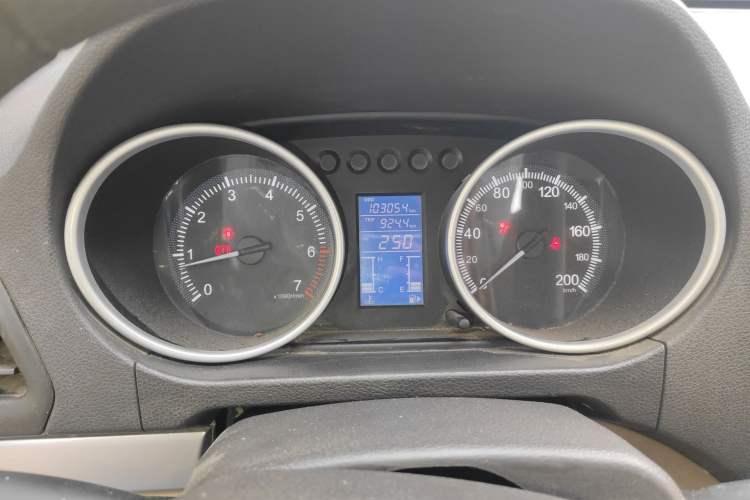 Used Nlmmotor Qiteng EX80 2015 1.5L Prestige Version DAM15DL Odometer Close Up