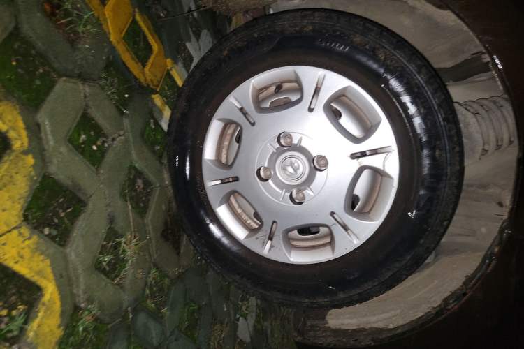 Used Nlmmotor Qiteng EX80 2015 1.5L Entry-Level DAM15DL Right Front Wheel Hub