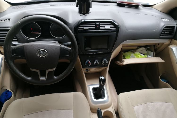 Used Nlmmotor Qiteng EX80 2015 1.5L Entry-Level DAM15DL Center Console