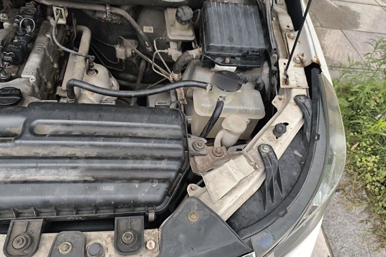 Used Nlmmotor Qiteng EX80 2015 1.5L Luxury Version DAM15DL Engine Bay Left