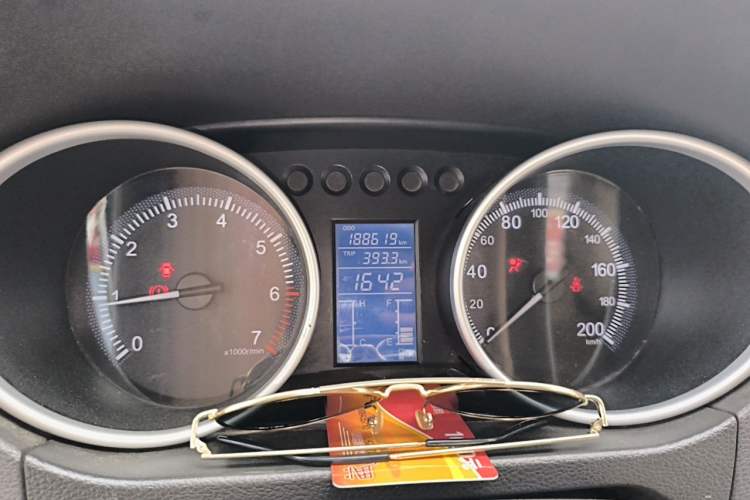 Used Nlmmotor Qiteng EX80 2015 1.5L Luxury Version DAM15DL Odometer Close Up