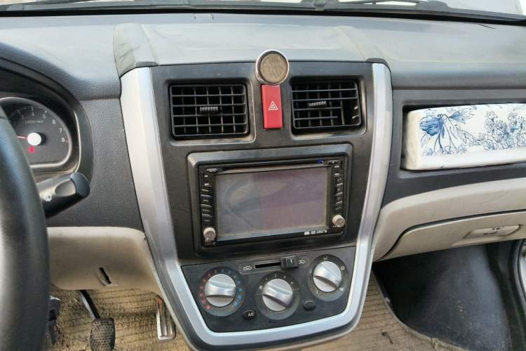 Used Nlmmotor Qiteng M70 2014 1.2L Wealthy Model LJ469Q-AE2 Audio And AC Panel