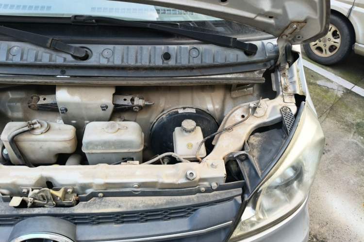 Used Nlmmotor Qiteng M70 2014 1.2L Wealthy Model LJ469Q-AE2 Engine Bay Left