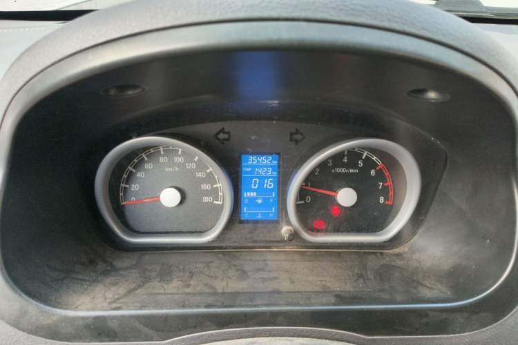 Used Nlmmotor Qiteng M70 2014 1.2L Wealthy Model LJ469Q-AE2 Odometer Close Up
