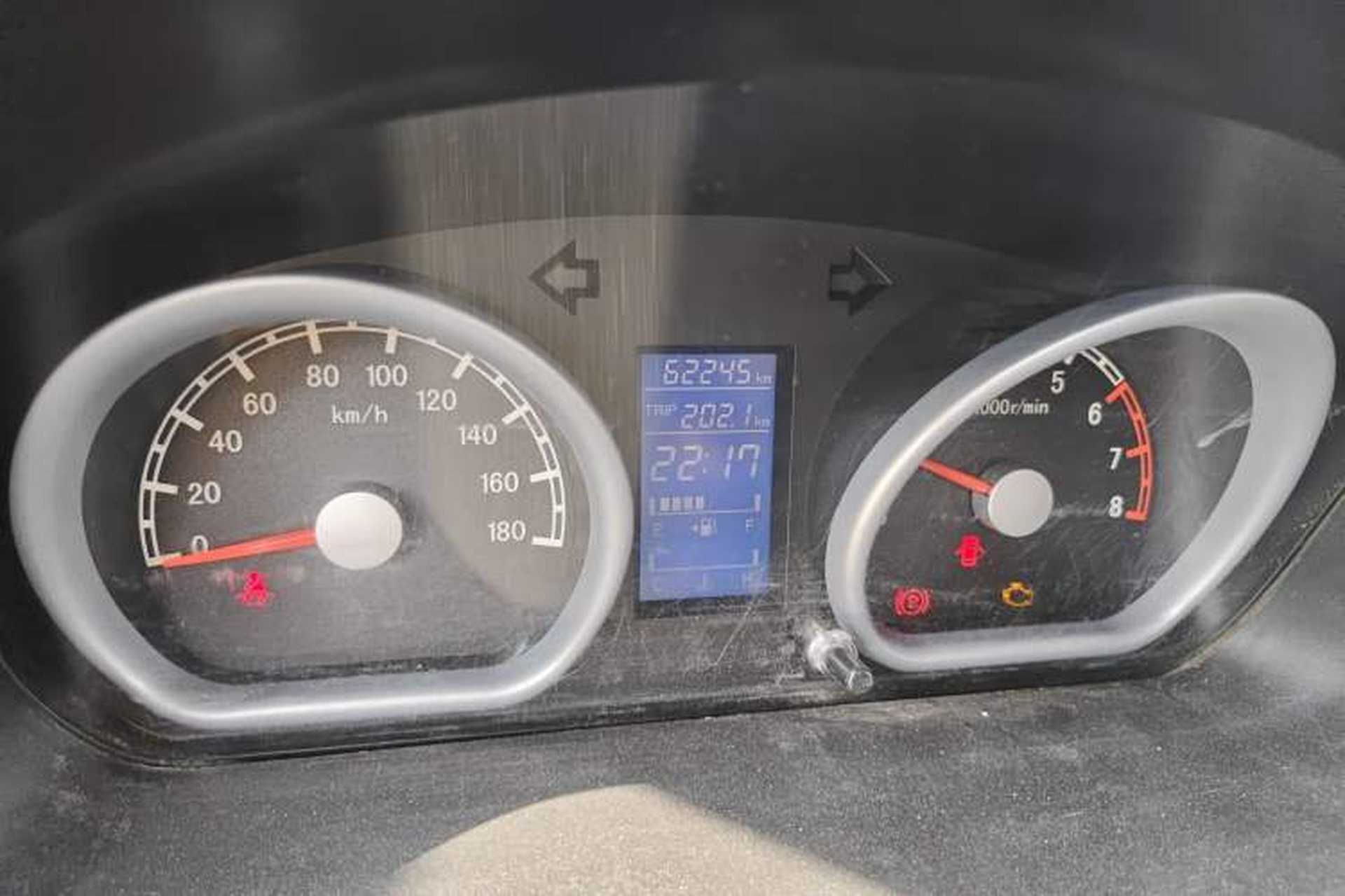 Used Nlmmotor Qiteng M70 2016 1.2L Entry-Level Model Odometer Close Up