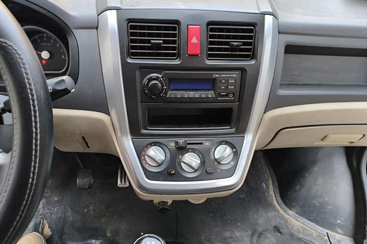 Used Nlmmotor Qiteng M70 2016 1.2L Wealthy Model Audio And AC Panel