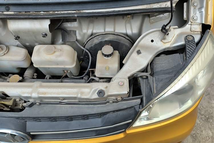 Used Nlmmotor Qiteng M70 2016 1.2L Wealthy Model Engine Bay Left