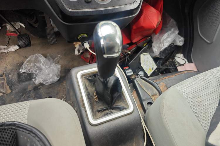 Used Nlmmotor Qiteng M70 2022 1.5L M70L Van Basic Version DAM15KR Gear Lever