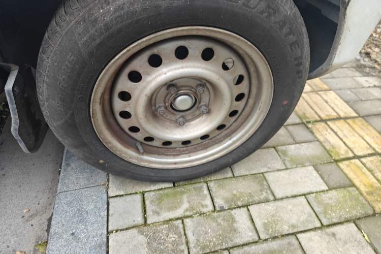 Used Nlmmotor Qiteng M70 2022 1.5L M70L Van Basic Version DAM15KR Right Front Wheel Hub