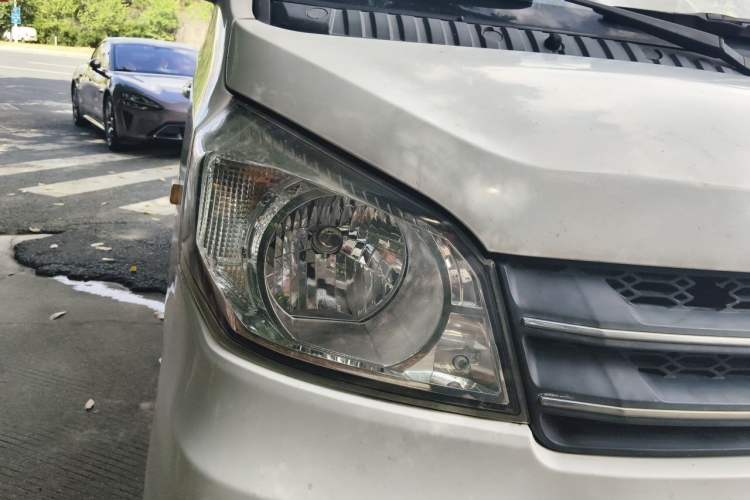 Used Nlmmotor Qiteng M70EV 2020 M70L-EV Long-Range Version Right Front Headlight