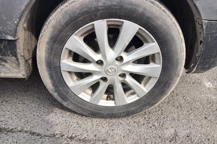 Used Nlmmotor Qiteng V60 2017 1.5L Luxury Model Right Front Wheel Hub