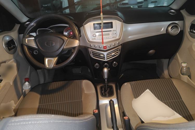 Used Oley 2012 Sedan 1.5L Automatic Comfort Model Center Console