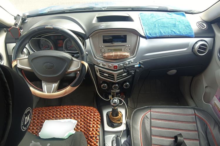 Used Oley 2012 Sedan 1.5L Manual Comfort Model Center Console