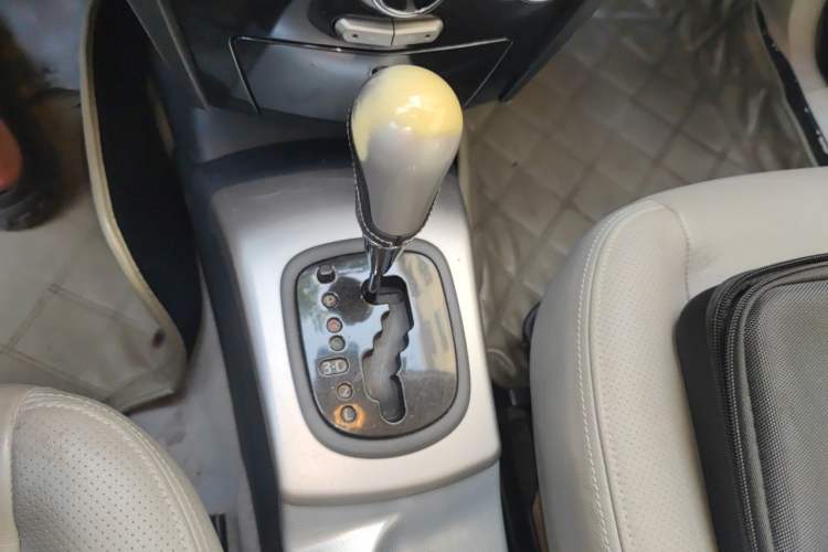 Used Oley 2012 Sedan 1.5L Automatic Prestige Model Gear Lever