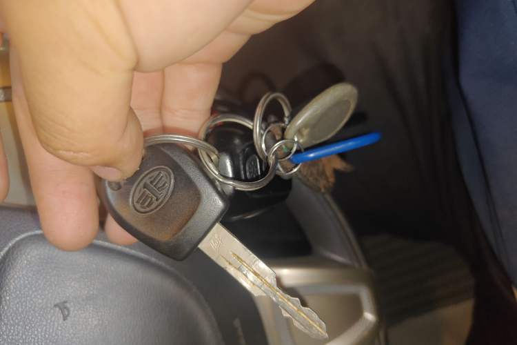 Used Oley 2012 Sedan 1.5L Automatic Comfort Model Vehicle Key
