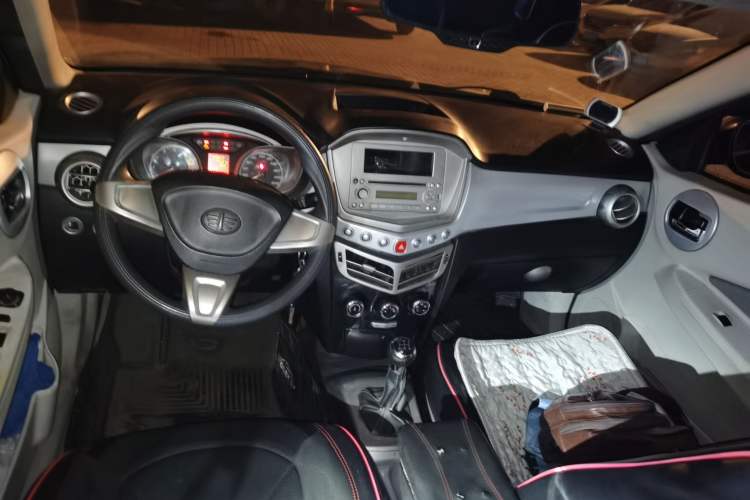 Used Oley 2012 Sedan 1.5L Manual Comfort Model Center Console