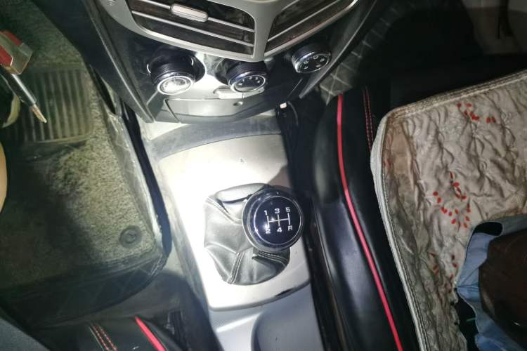 Used Oley 2012 Sedan 1.5L Manual Comfort Model Gear Lever