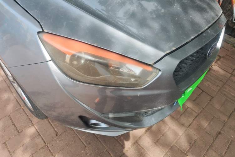 Used Oley 2012 Sedan 1.5L Manual Base Model Right Front Headlight