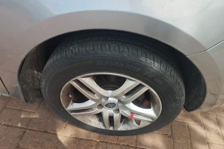 Used Oley 2012 Sedan 1.5L Manual Base Model Right Front Wheel Hub
