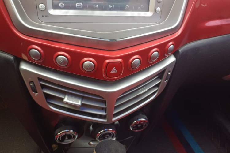 Used Oley 2012 Sedan 1.5L Automatic Luxury Model Audio And AC Panel