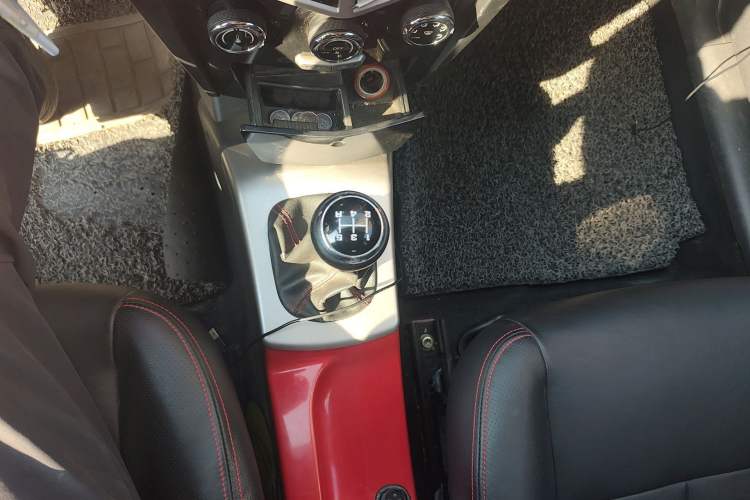 Used Oley 2012 Sedan 1.5L Manual Luxury Model Gear Lever
