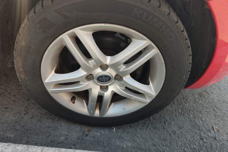 Used Oley 2012 Sedan 1.5L Manual Luxury Model Right Front Wheel Hub